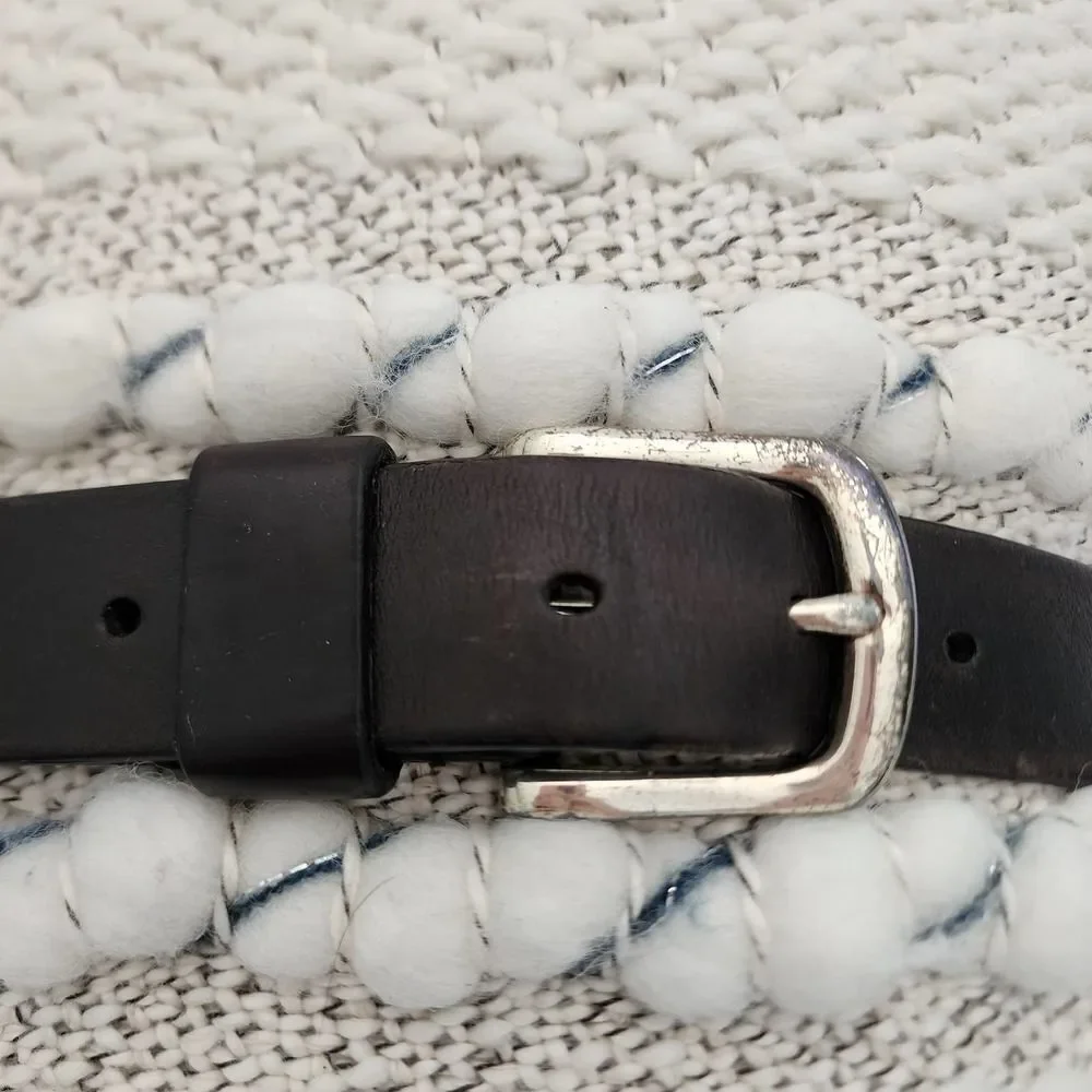 Iowa‎ Hawkeyes Black Leather Belt with metal ornaments around belt Size 34